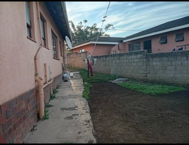 3 BEDROOM HOUSE FOR SALE IN NGWELEZANA